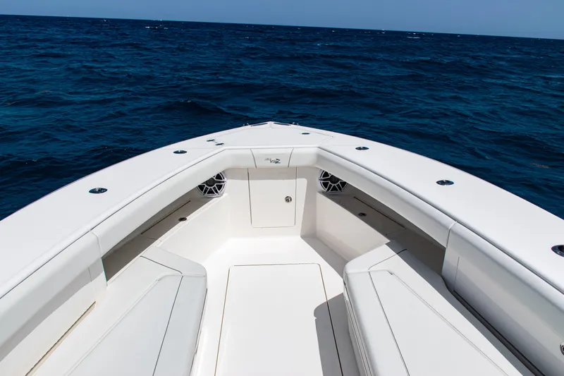  Yacht Photos Pics 2025 SeaVee 400Z boat bow with white seating, on open ocean.