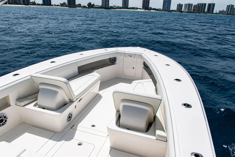  Yacht Photos Pics 2025 SeaVee 400Z boat with spacious seating on open water.