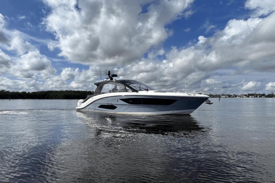 2021 Sea Ray 370 Sundancer