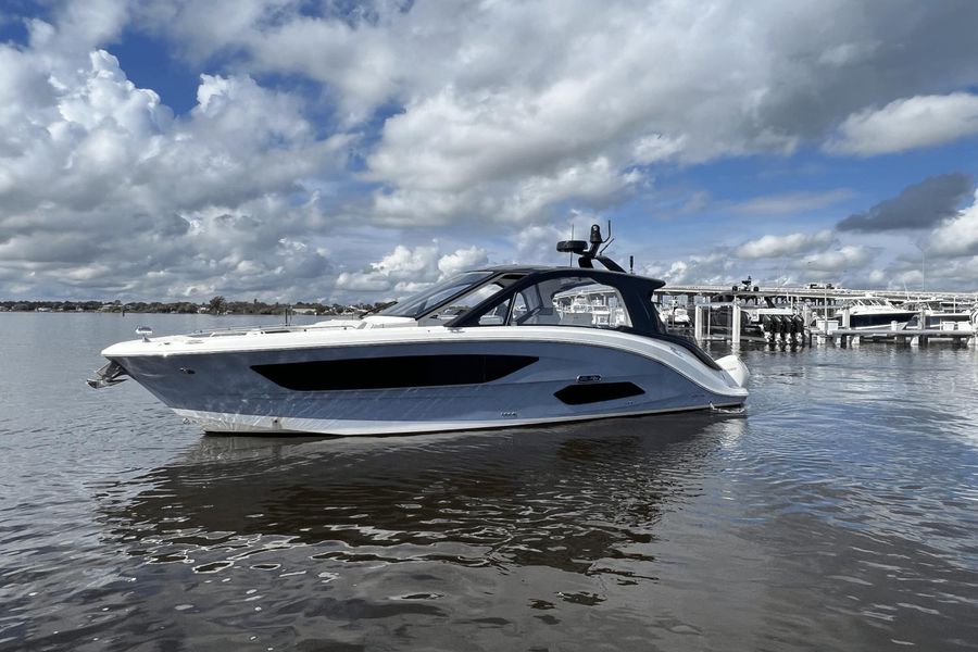 2021 Sea Ray 370 Sundancer