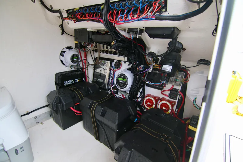  Yacht Photos Pics 2024 Twin Vee 280 GFX CC boat electrical system with wiring and battery setup.