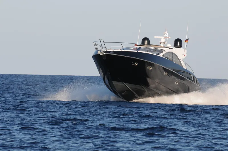 Essence Yacht Photos Pics 