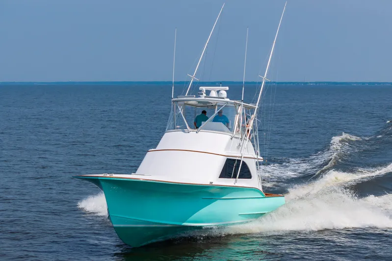 Sea Horse Yacht Photos Pics Custom Carolina 43 Blackwell Convertible 1994 cruising on open water, showcasing sleek design.