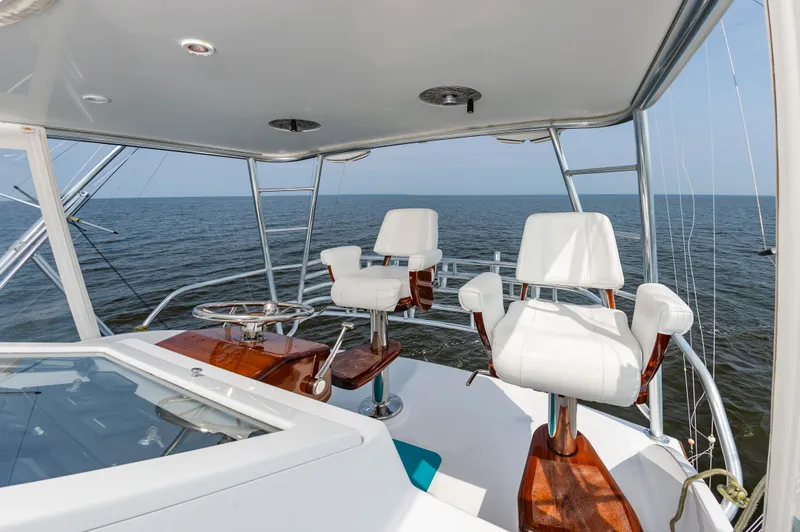 Sea Horse Yacht Photos Pics Flybridge of 1994 Custom Carolina 43 Blackwell Convertible yacht with ocean view.