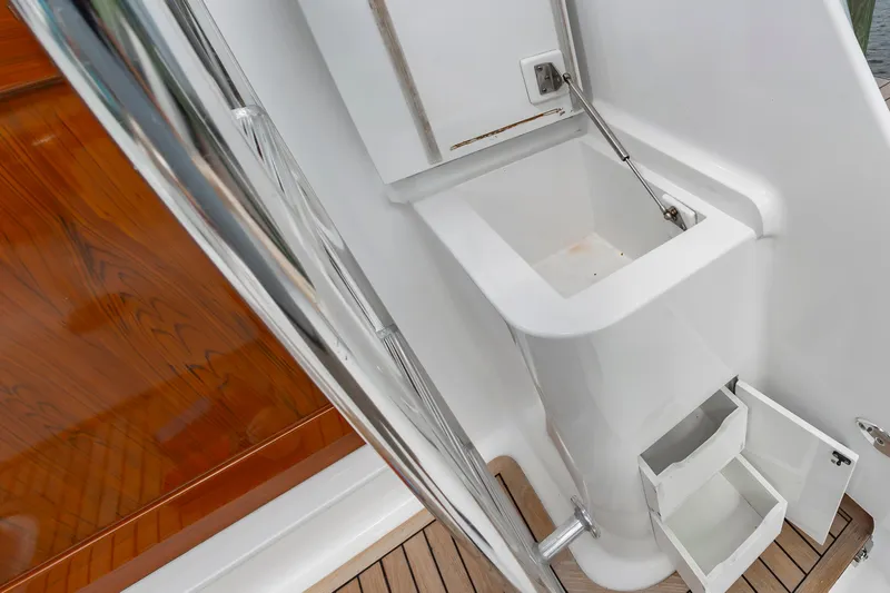 Sea Horse Yacht Photos Pics Interior view of 1994 Custom Carolina 43 Blackwell Convertible yacht with storage compartments.