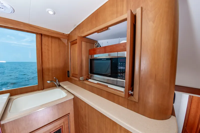 Sea Horse Yacht Photos Pics Luxurious 1994 Custom Carolina 43 Blackwell Convertible yacht kitchen with ocean view.