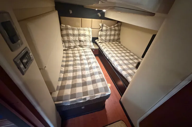 Dorita Yacht Photos Pics 2012 Monterey 400 Sport Yacht cabin with twin beds and checkered bedding.