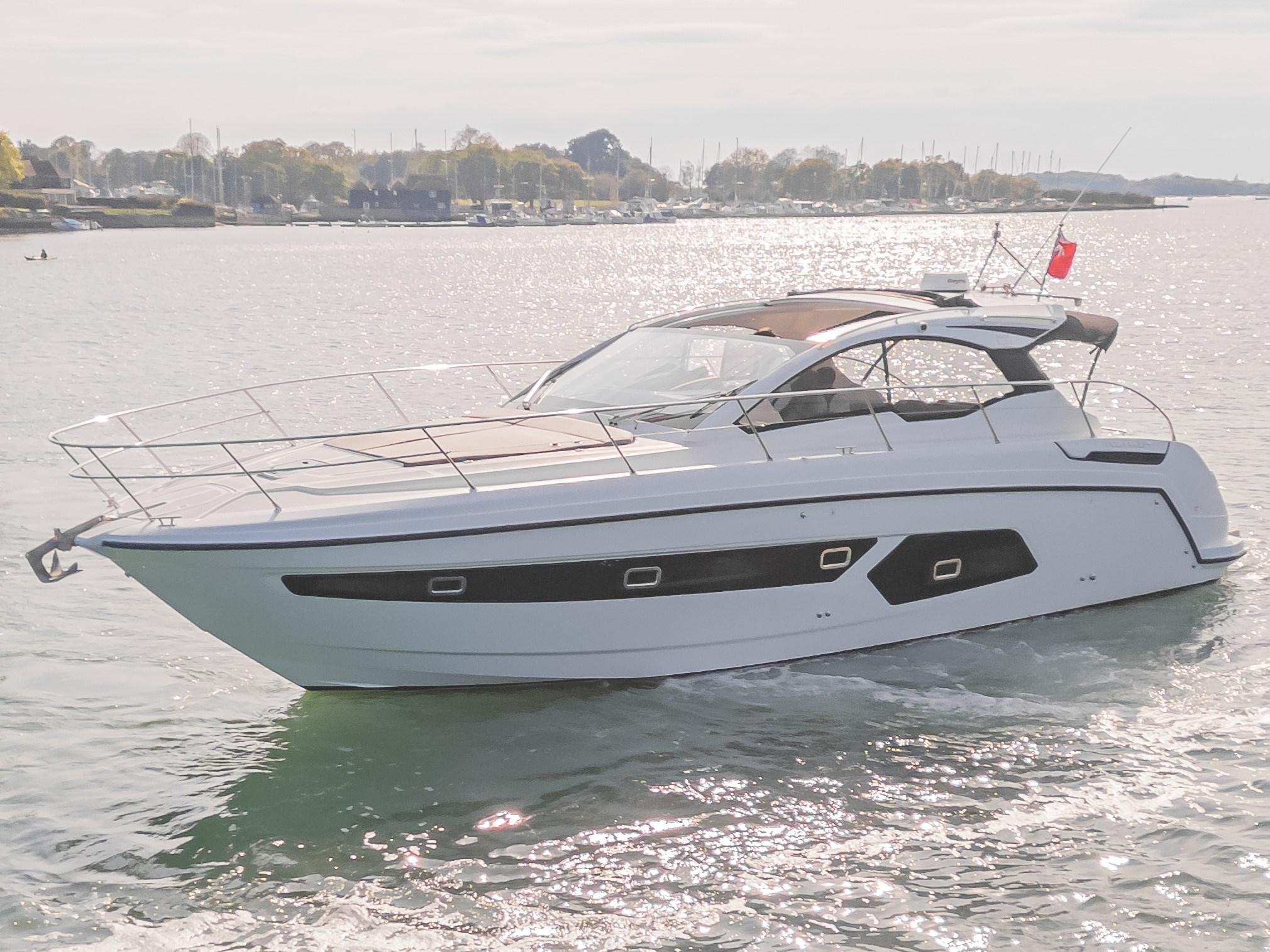 Gebraucht 2019 Azimut Atlantis 43 | YachtFocus