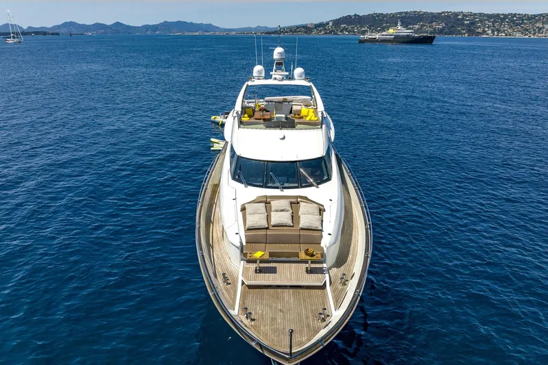 Quantum Yacht Photos Pics Luxurious 2007 Peri Yachts 29 cruising on serene blue waters.
