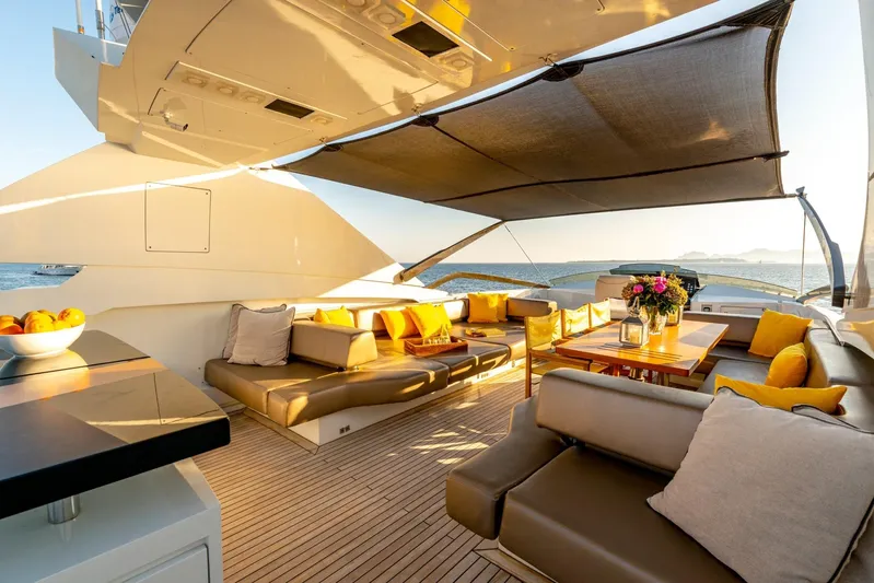 Quantum Yacht Photos Pics Luxurious 2007 Peri Yachts 29 deck with elegant seating, dining area, and ocean view.