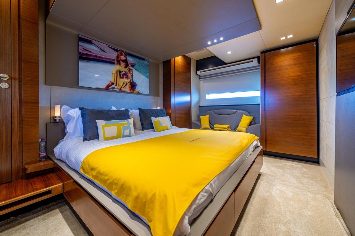 2007 Peri Yachts 93 
