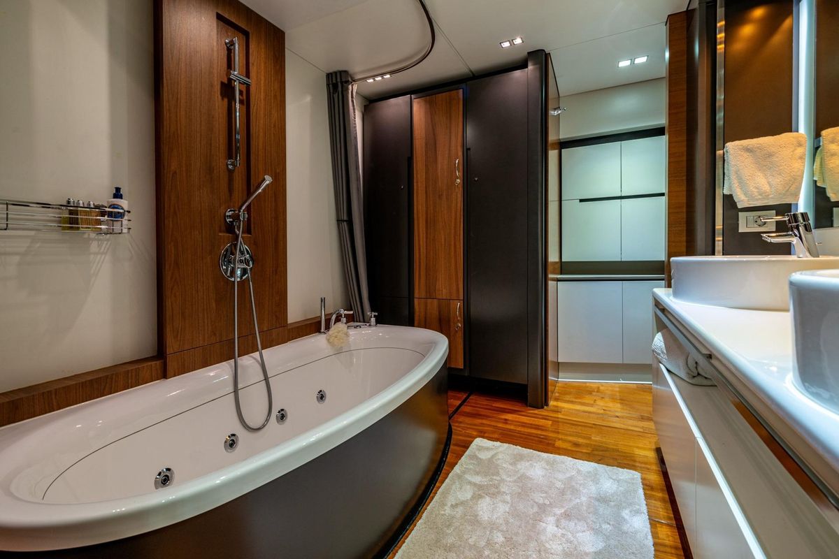 2007 Peri Yachts 93 