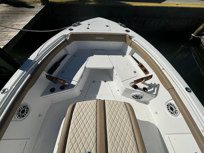  Yacht Photos Pics 2025 Everglades 315 Cc - Image 7