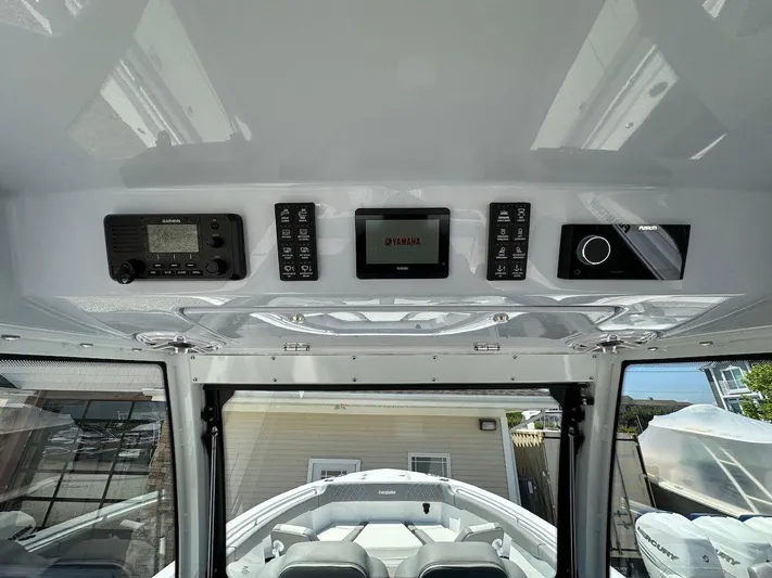  Yacht Photos Pics 2025 EVERGLADES 315 CC - Image 8