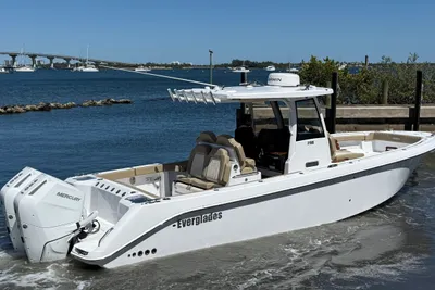 Everglades 315 Center Console