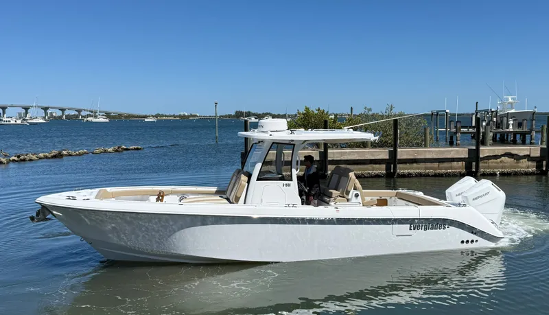  Yacht Photos Pics 2025 EVERGLADES 315 CC - Image 4