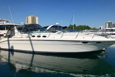 Sea Ray 400 Express Cruiser