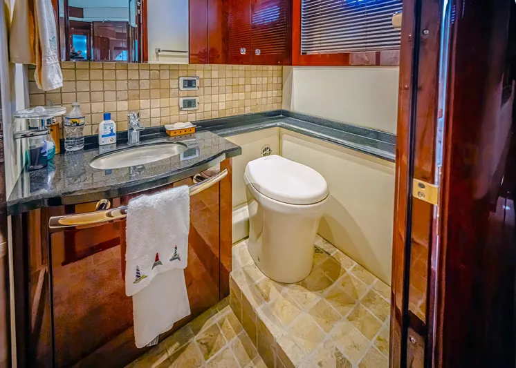 At's Ahmibote V Yacht Photos Pics Luxurious bathroom in 2011 Sea Ray 580 Sundancer yacht with modern amenities.