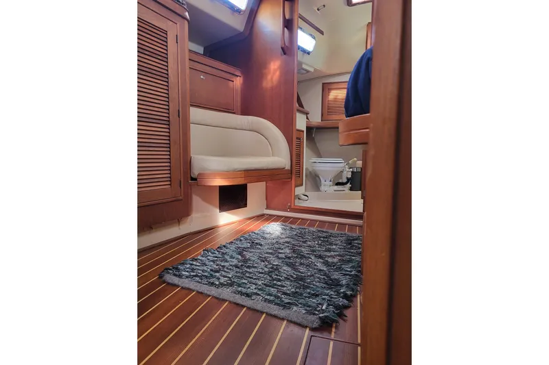 Catharpin Blue Yacht Photos Pics Interior of 1984 Island Packet 420 yacht with wooden flooring and cozy seating area.
