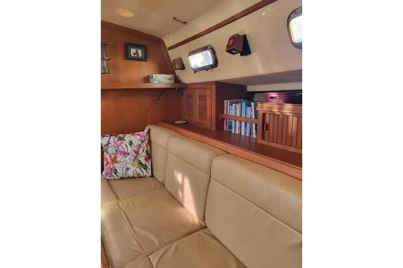 Catharpin Blue Yacht Photos Pics Interior of 1984 Island Packet 420 sailboat with cozy seating and bookshelf.