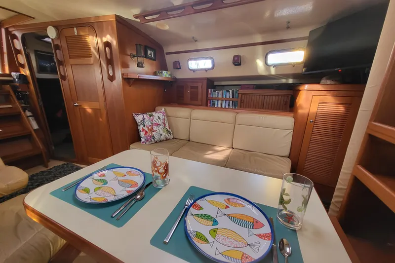 Catharpin Blue Yacht Photos Pics Interior of 1984 Island Packet 420 yacht with dining area and cozy seating.