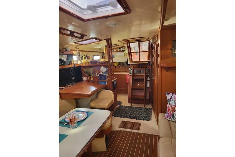 Catharpin Blue Yacht Photos Pics Interior of 1984 Island Packet 420 sailboat, featuring cozy dining and navigation area.
