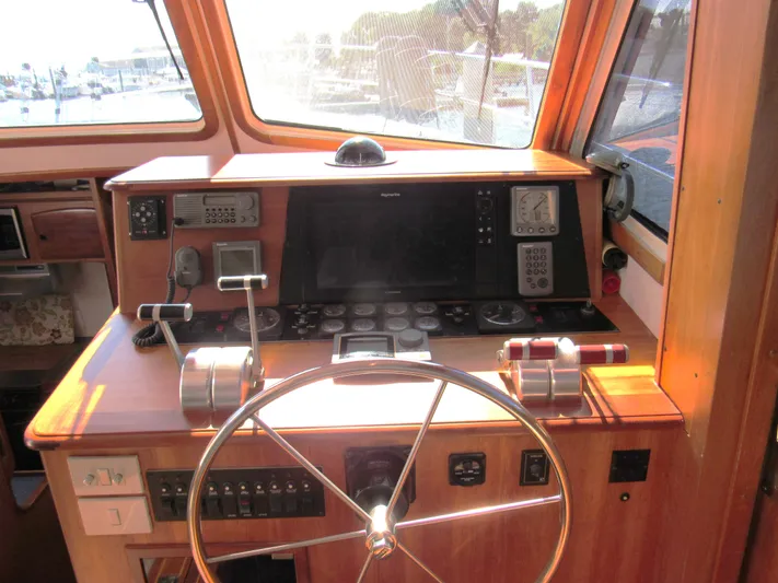 Candy O Yacht Photos Pics 1999 Sabre Sabreline 47 yacht helm with navigation controls and steering wheel.
