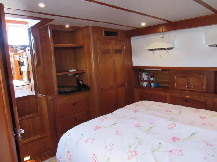 Candy O Yacht Photos Pics Cozy bedroom in 1999 Sabre Sabreline 47 yacht with wooden cabinetry and floral bedding.
