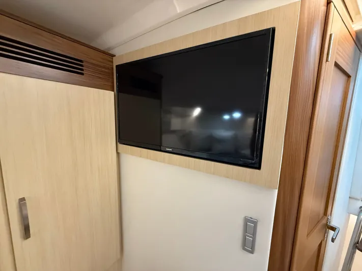  Yacht Photos Pics 2025 REGAL 36 XO - Image 18