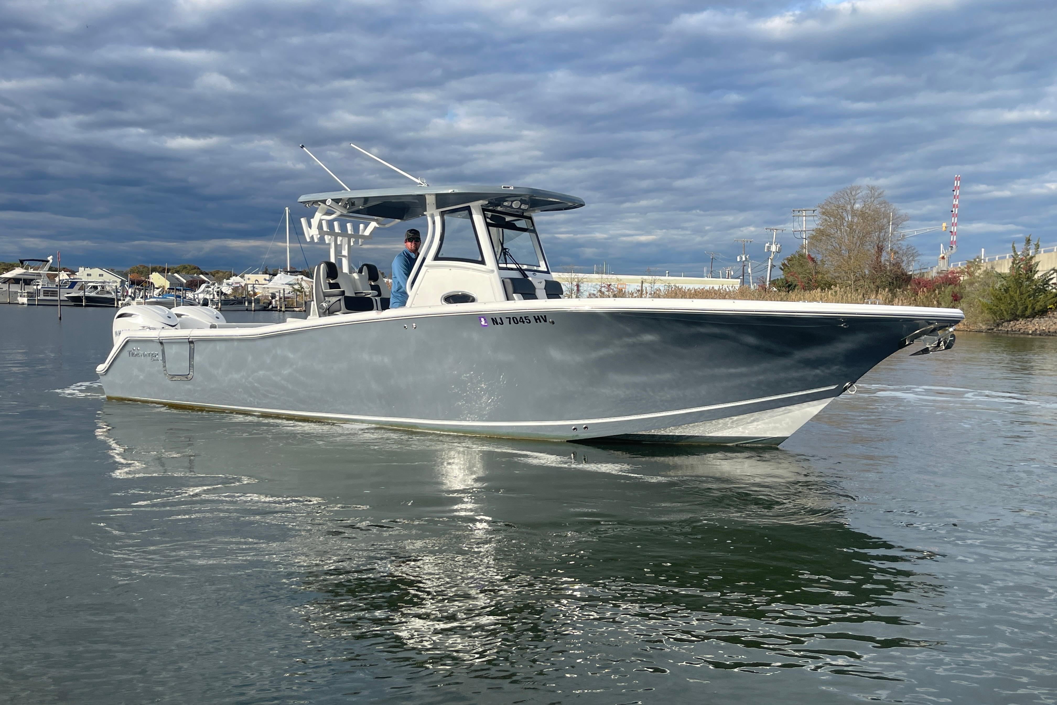 Tidewater 302 CC Adventure