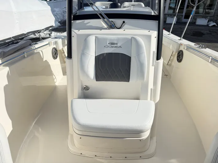 New In 2025, Clean, Loaded, Warranty Yacht Photos Pics 