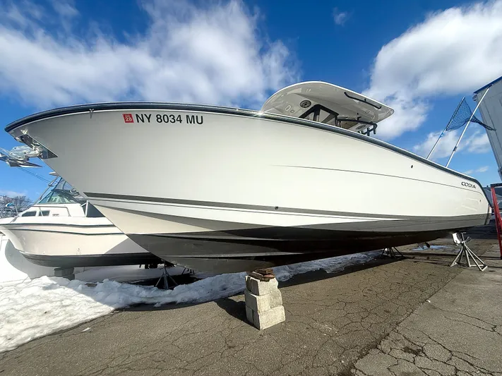 New In 2025, Clean, Loaded, Warranty Yacht Photos Pics 