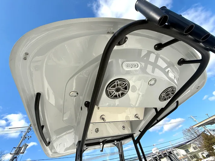 New In 2025, Clean, Loaded, Warranty Yacht Photos Pics 