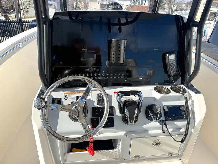 New In 2025, Clean, Loaded, Warranty Yacht Photos Pics 