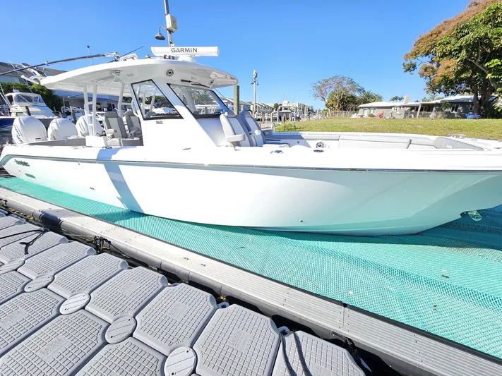  Yacht Photos Pics 2025 Everglades 395 Cc - Image 1