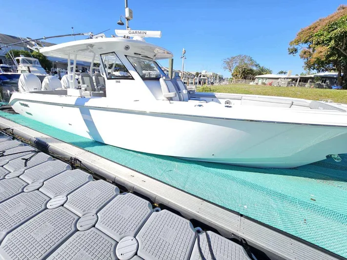  Yacht Photos Pics 2025 Everglades 395 Cc - Image 2