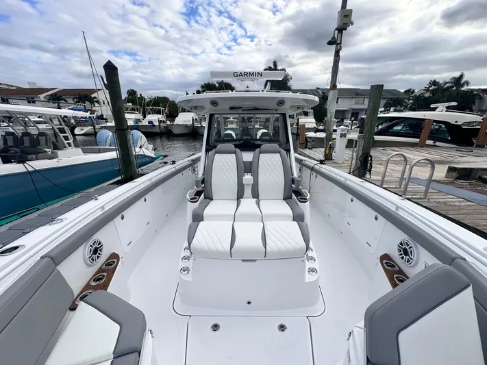  Yacht Photos Pics 2025 Everglades 395 Cc - Image 17