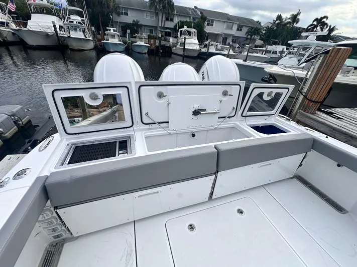  Yacht Photos Pics 2025 Everglades 395 Cc - Image 23