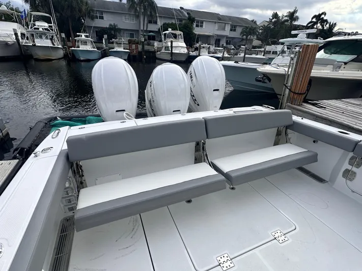  Yacht Photos Pics 2025 Everglades 395 Cc - Image 22