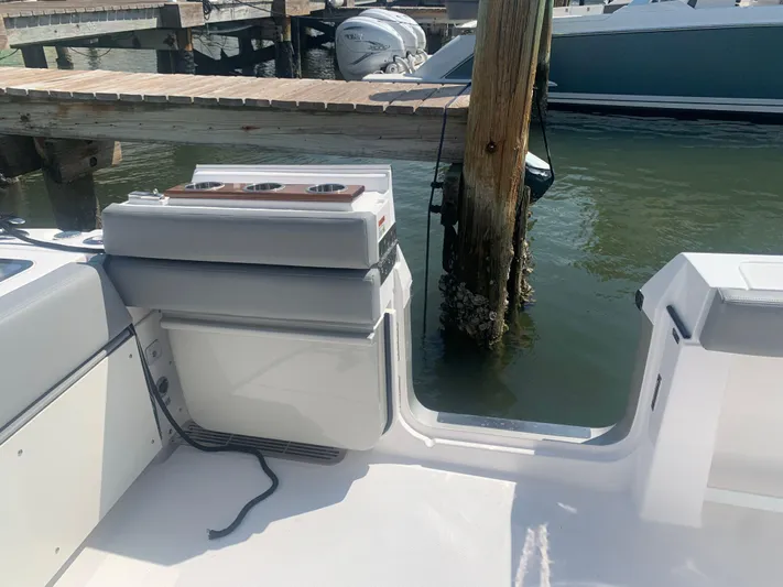  Yacht Photos Pics 2025 Everglades 395 Cc - Image 8