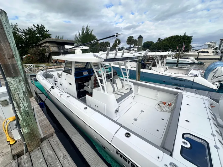  Yacht Photos Pics 2025 Everglades 395 Cc - Image 24