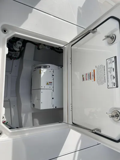  Yacht Photos Pics 2025 Everglades 395 Cc - Image 13