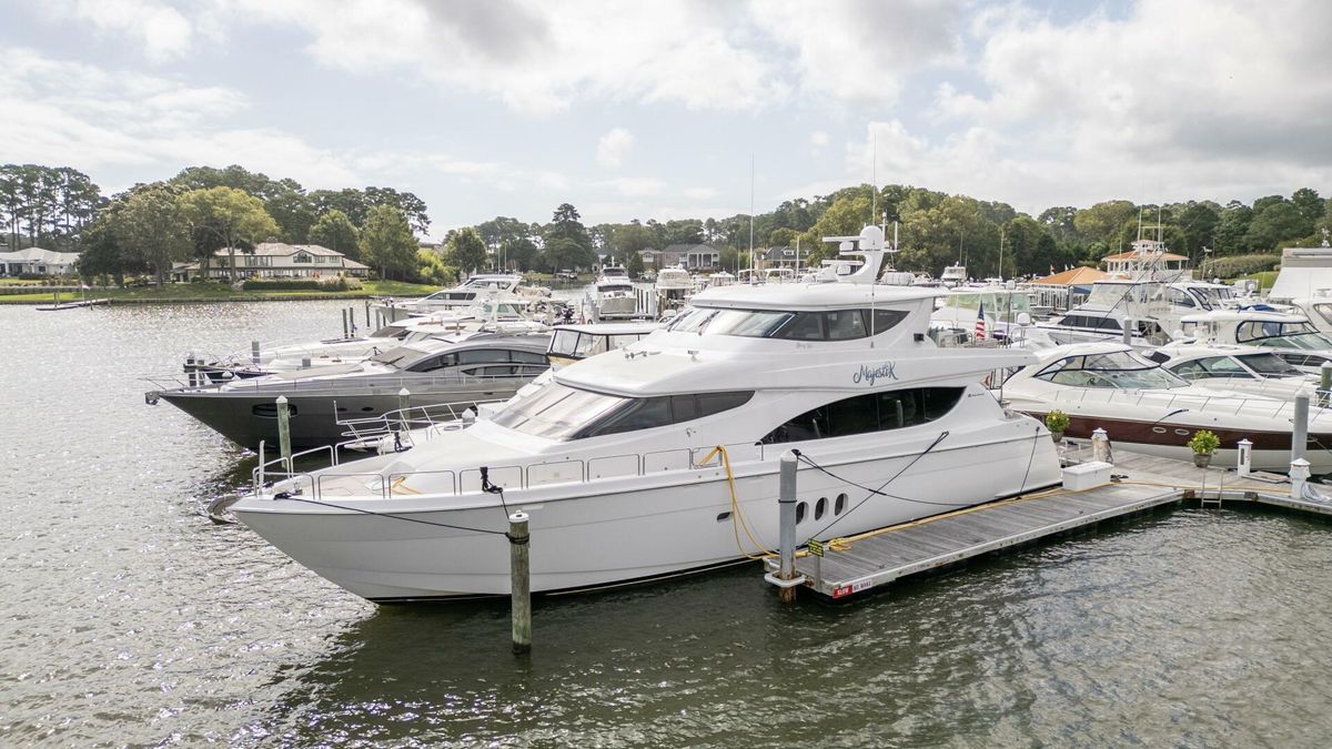 2007 Hatteras 80 
