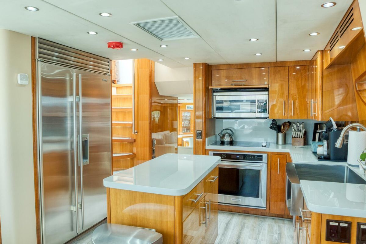 2007 Hatteras 80 