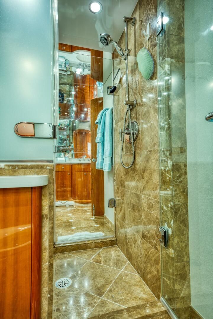 2007 Hatteras 80 