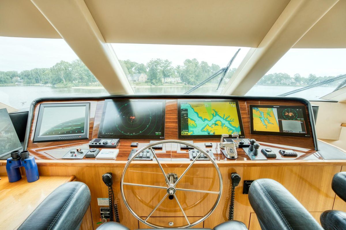 2007 Hatteras 80 