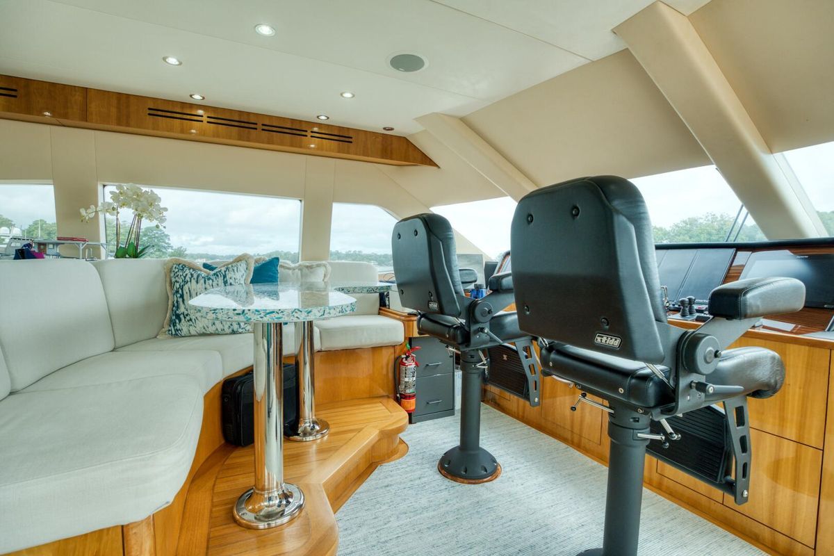 2007 Hatteras 80 
