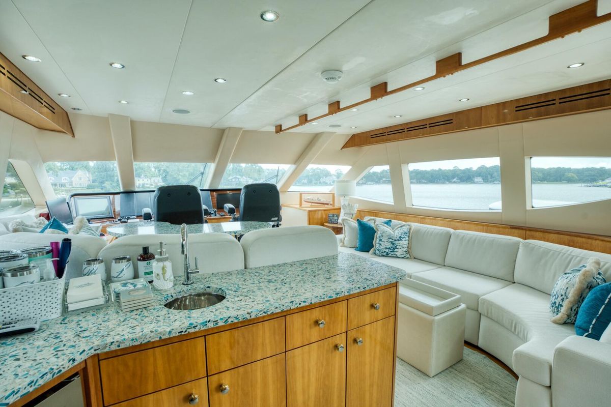 2007 Hatteras 80 