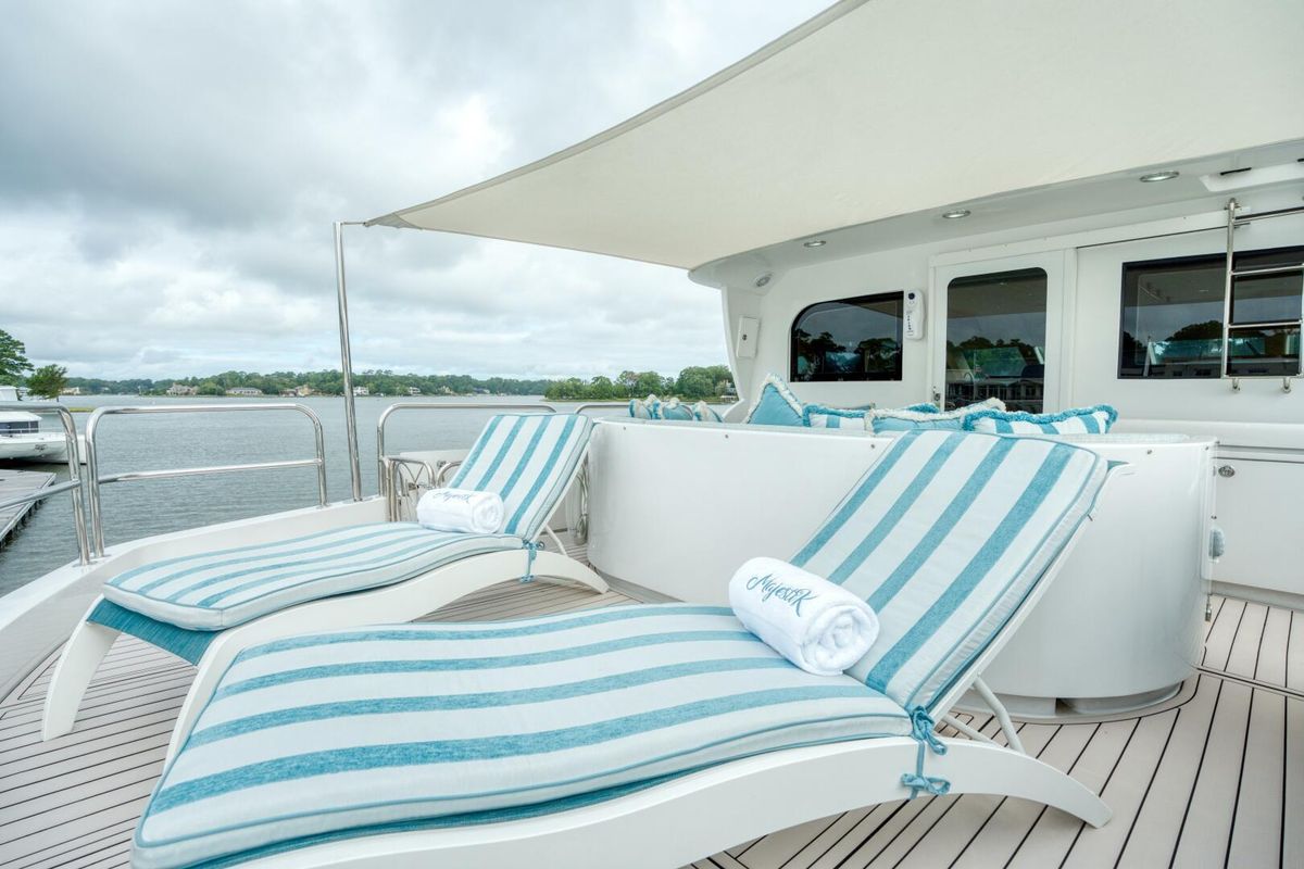 2007 Hatteras 80 