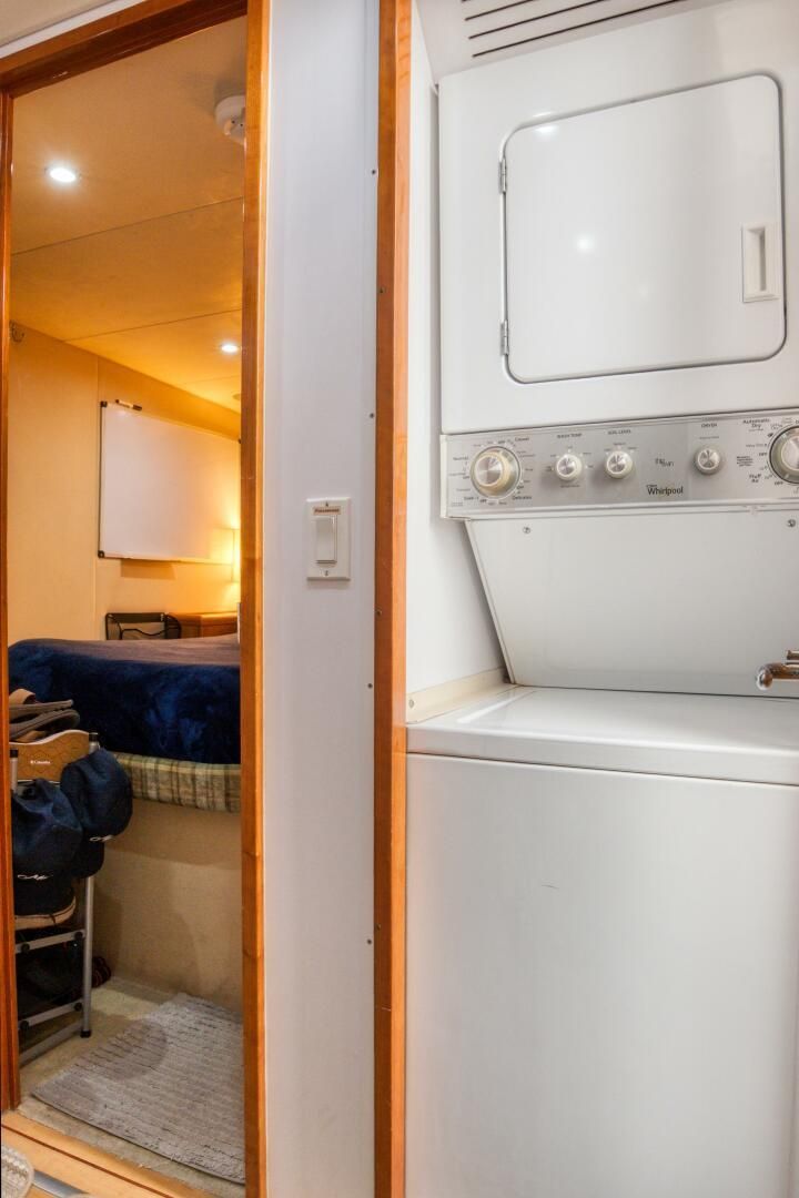 2007 Hatteras 80 